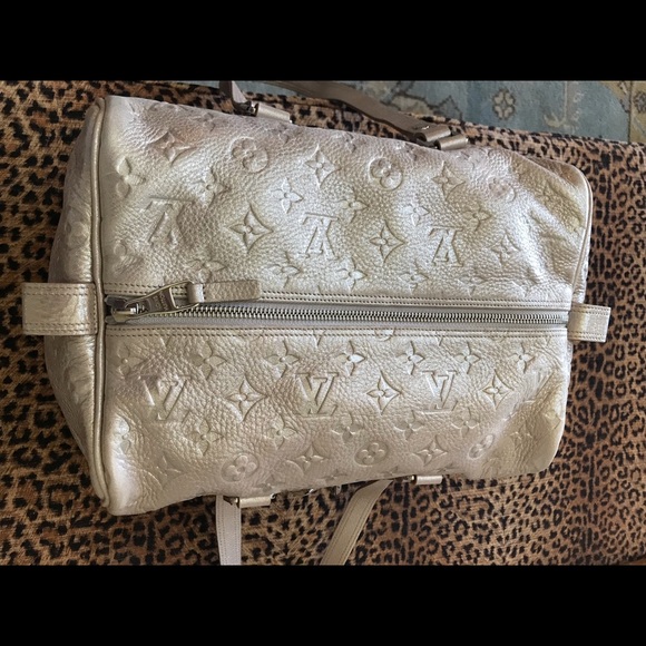 RARE AF Louis Vuitton Comete Bag in Peach Shimmer - LIKE NEW 🤩 Britney Spears - Picture 10 of 15